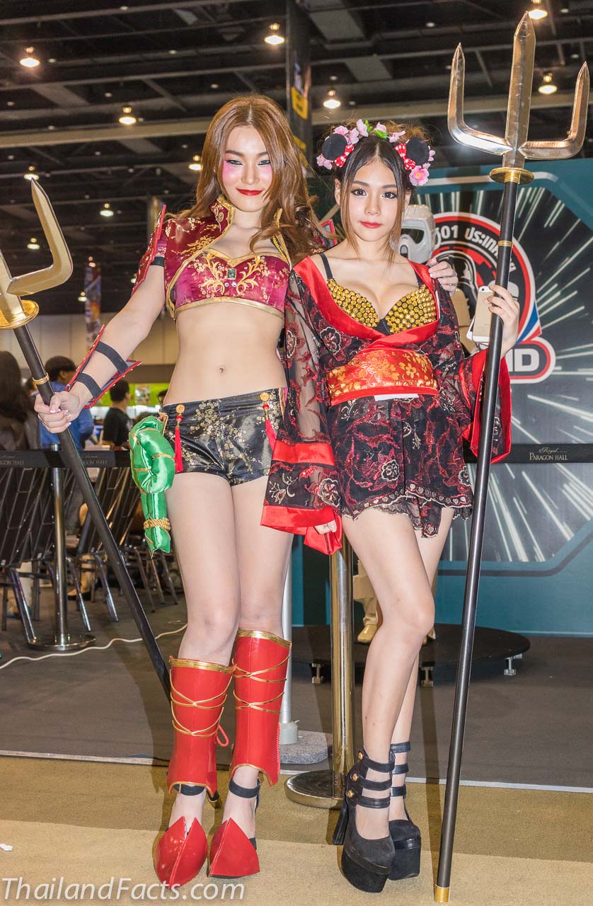 Thailand-Comicon-2014-Models-Cosplay-Warrior-Trident