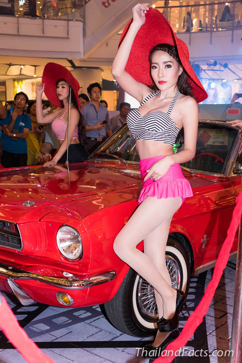 Cabriolet-Forever-Beautiful-Girls-Centralworld-Bangkok-2014-4