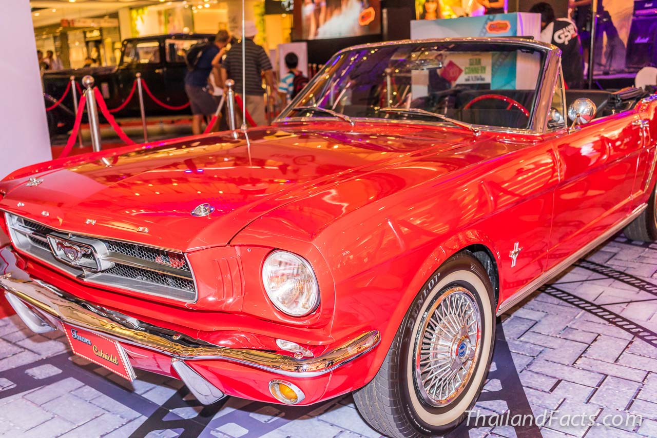 Ford-Mustang-Forever-Cabriolet-CentralWorld-2014-Bangkok